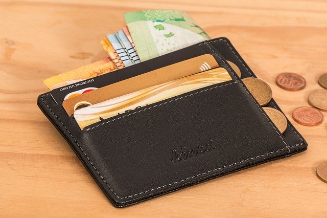 peněženka a kreditní karta